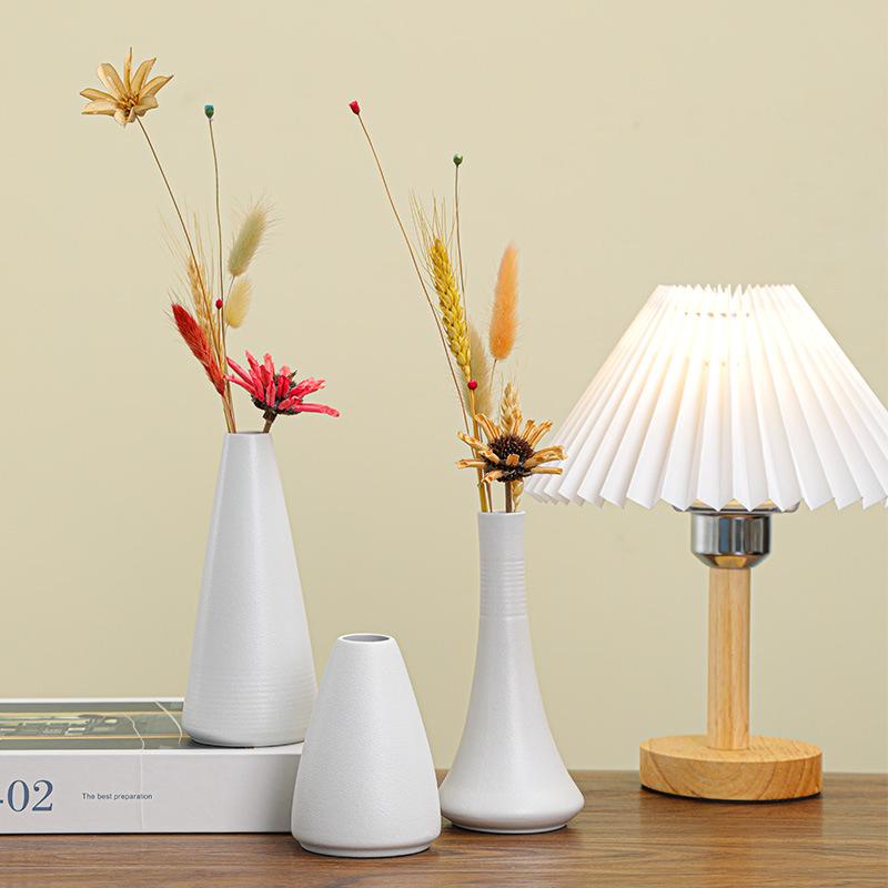 Casual White Ceramic Tabletop Vase Small Home Desktop Decoration Art Design for Flower Arrangement