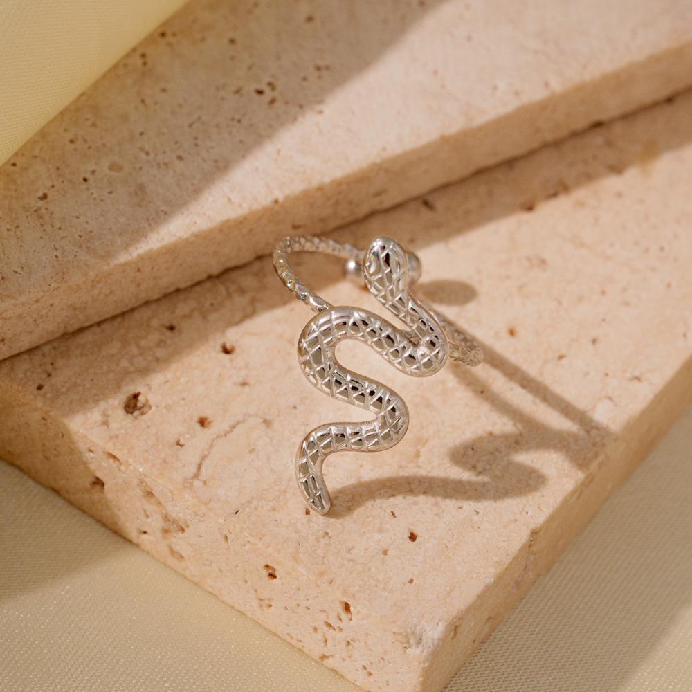 Elegant Titanium Steel Adjustable Floral Ring - Non-Fading, European & American Style for Women