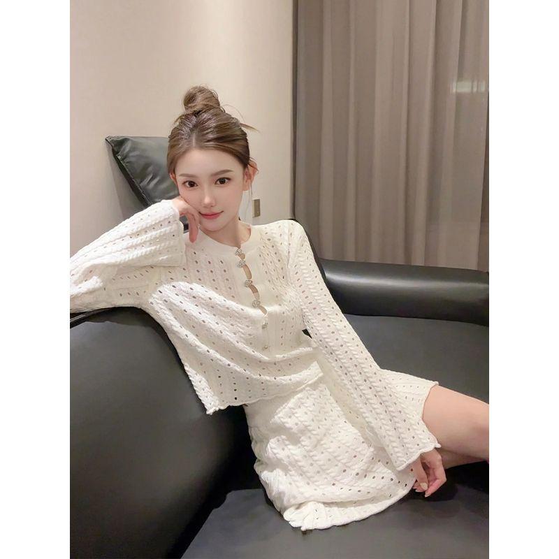 

Early Autumn Matching a Set of French Style Temperament Silm Slim Looking Cut Out Knitting Long Sleeves Top and Skirt Two-piece Set Women Skirt M [Recommendation 40-50kg]