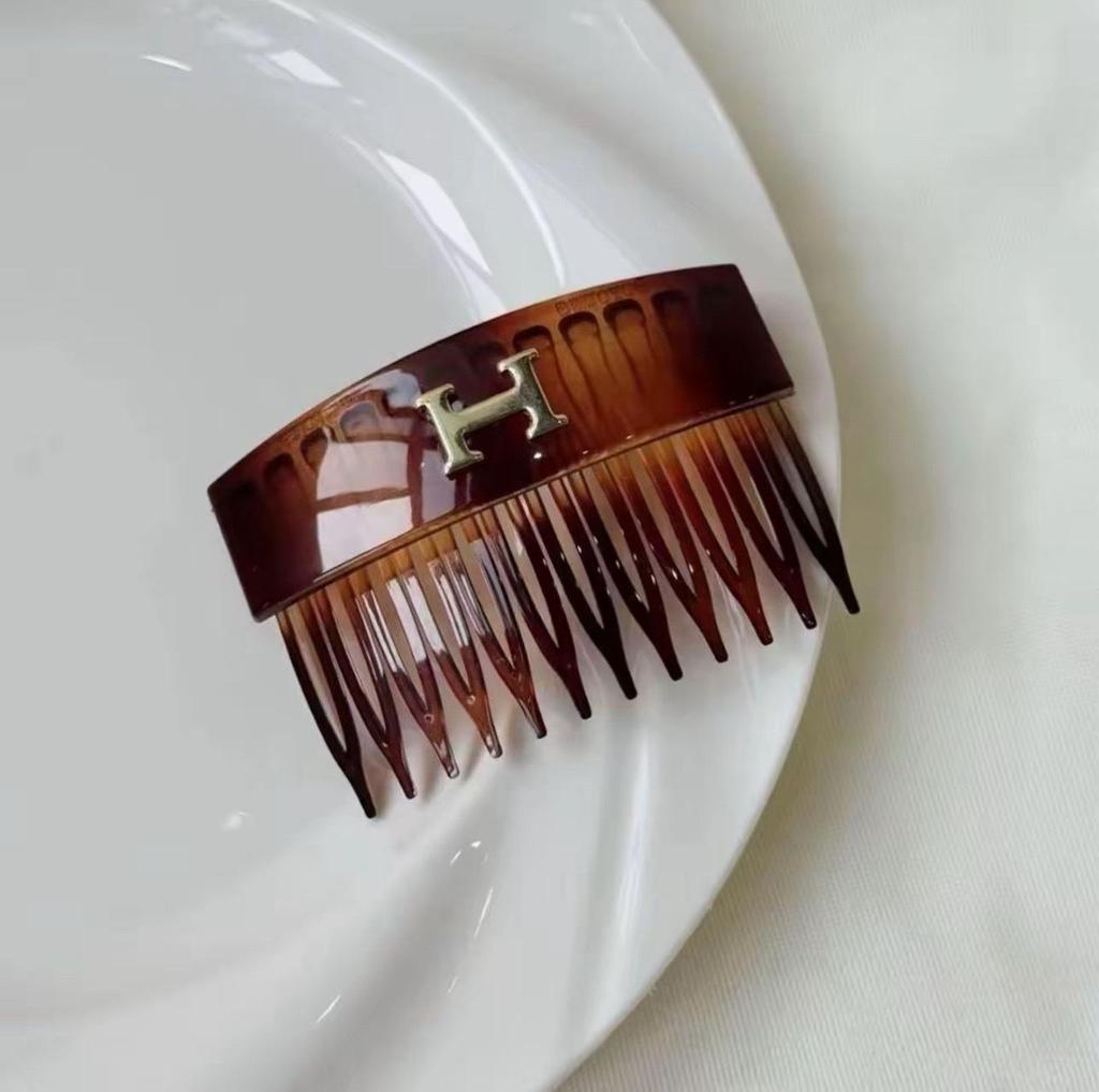 Korean Letter Headband: Elegant & Versatile Hair Accessory for Women