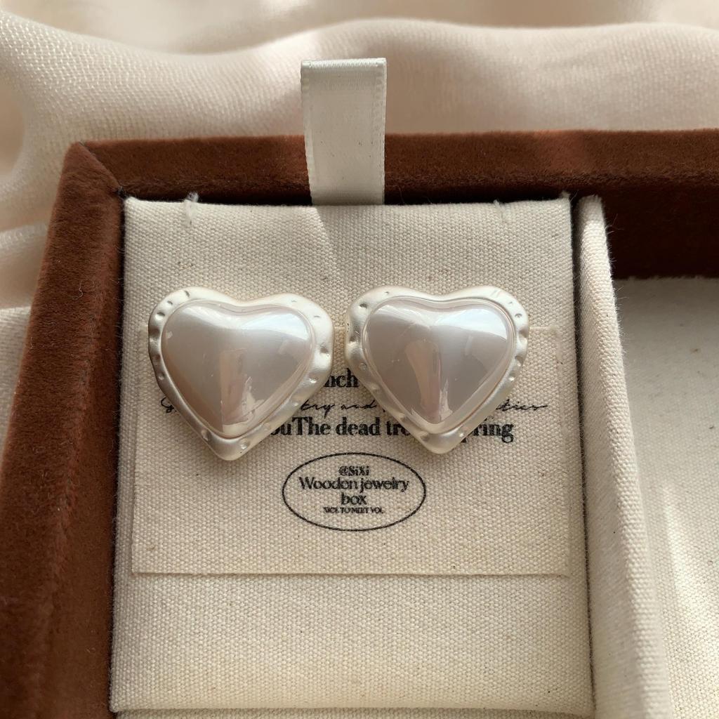 Romantic Heart-Shaped Pearl Stud Earrings Romantic Sweet Retro Elegant Exquisite Three-Dimensional Niche Gentle Earrings