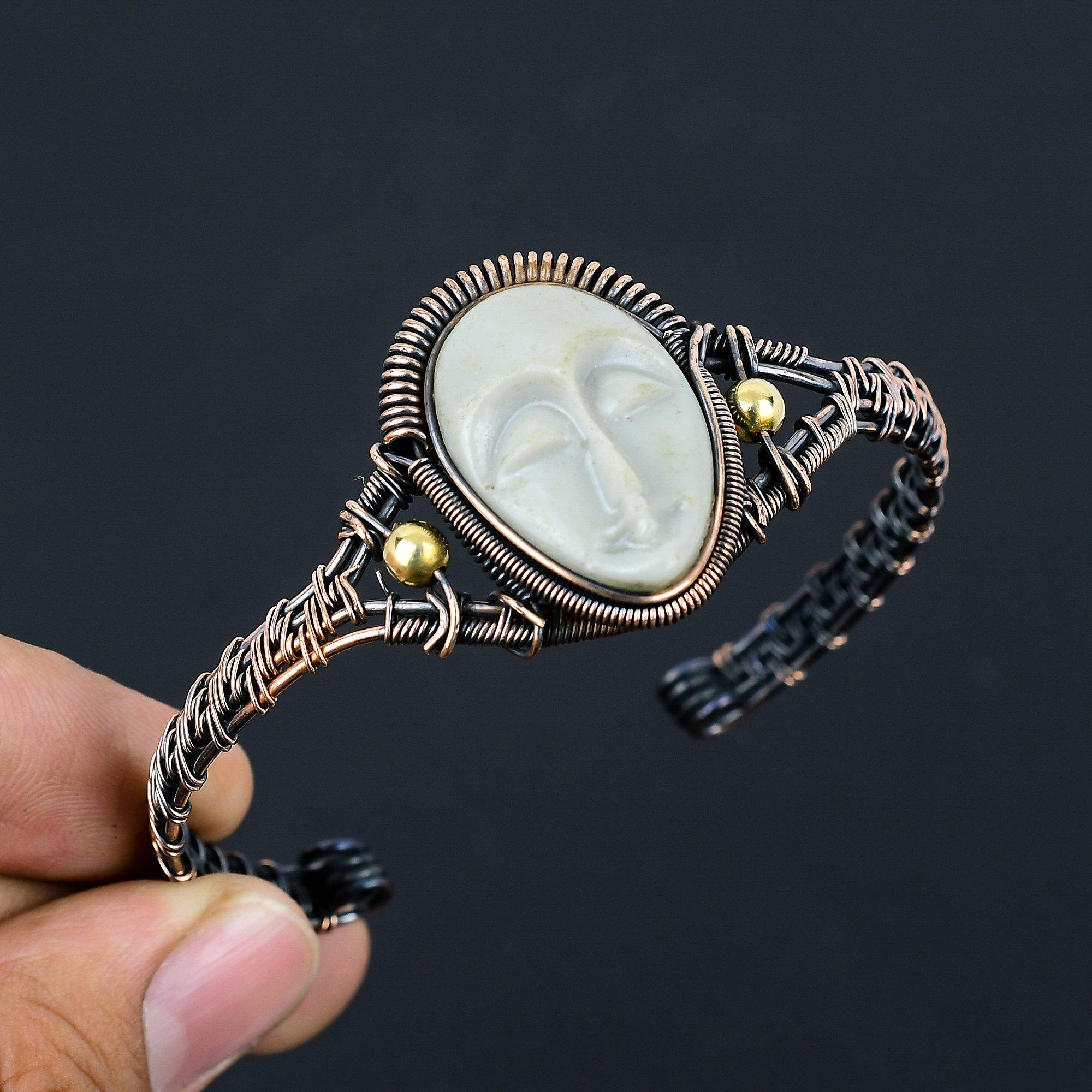 

Белый молящийся леди резной костяной лик ручной работы новейший дизайн ювелирный браслет, браслет из драгоценного камня, обернутый медной проволокой 999 пробы, подарок для сестры 2.55 Inches