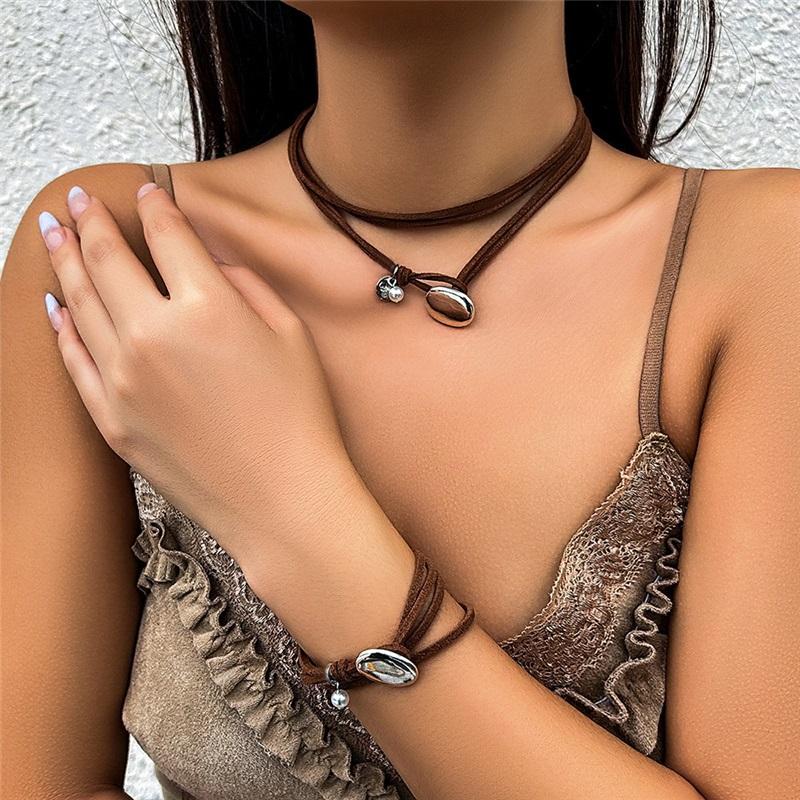 European And American Ladies Necklace Double-layer Winding Necklace Simple Clavicle Chain High-end Sense Suitable For Parties And Beach Vacations