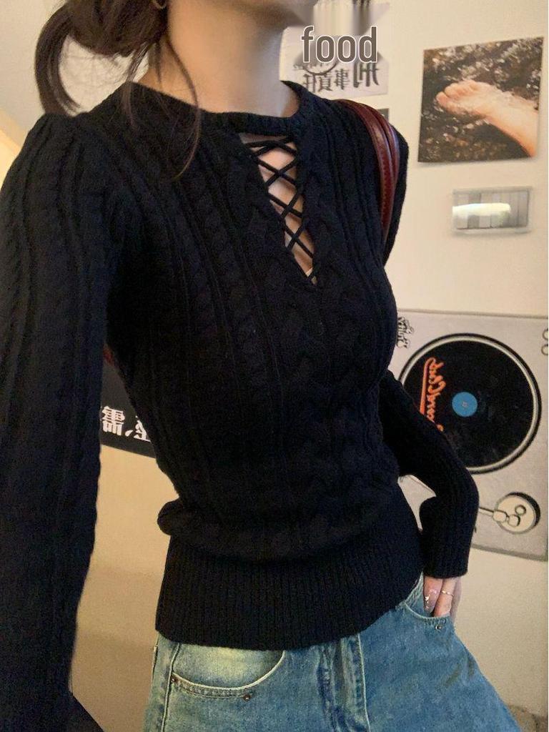 Red Sexy Hollowed-Out Long-Sleeve Knitted Sweater - Women's Retro Waist-Cinching Autumn/Winter Top