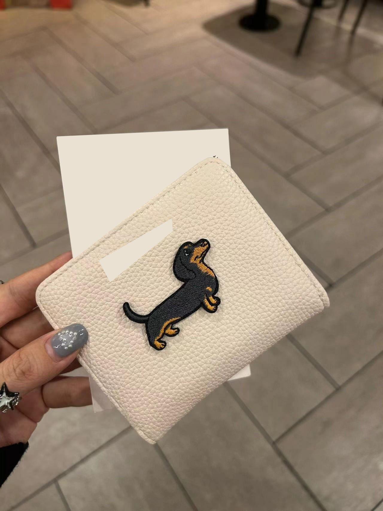 

1pcs Retro crocodile patterned sausage dog leather card bag, bus card clip, travel ID card holder, portable storage, bank card