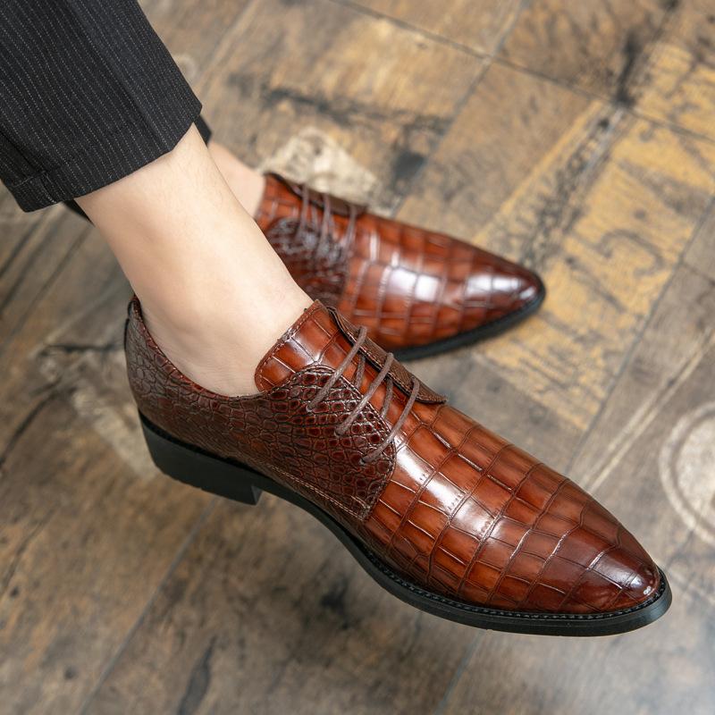 Fashion High Quality Low Heeled Lace Up Brown Chelsea Mens Boots Business Leather Men Designer 2025 Fashion Casual Pointed Cowboy Boots