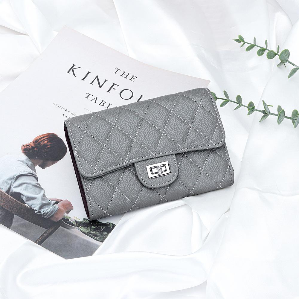 Cartera corta de cuero de lujo ligero para mujer, nueva de 2025, plegable de tres pliegues, billetera corta de piel de vaca caviar, espacio para múltiples tarjetas