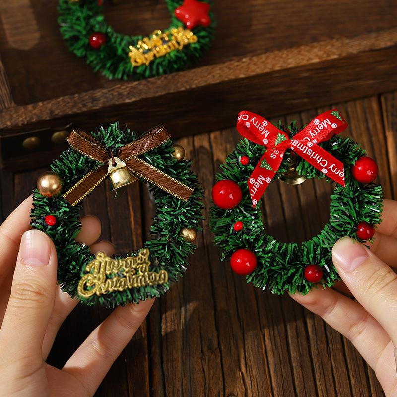 1PC Green Cute Christmas Fridge Magnet Holiday Decor Magnetic Disc with Floral Wreath Gifts For Friends Plastic Home Decor