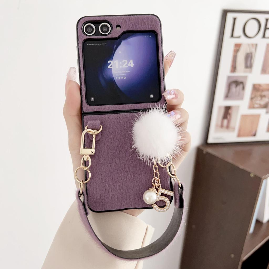 Capa de Celular Samsung Z Flip Pelo de Vison com Bola de Pelúcia DIY para Modelos 3-7