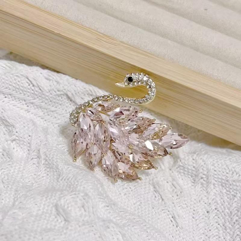 Swan Brooch: Elegant High-Quality Lapel Pin for Women