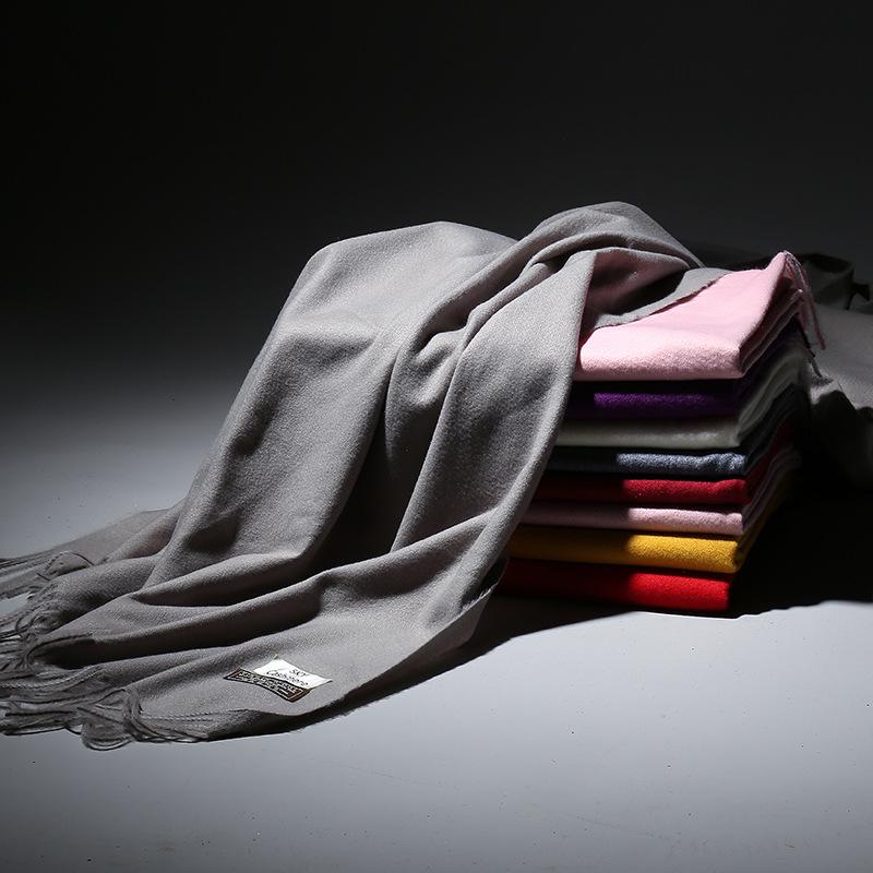 Sciarpa Monocromatica Cielo in Finto Cashmere Autunno/Inverno 2025: Colori Candy Spessi, Caldi ed Eleganti