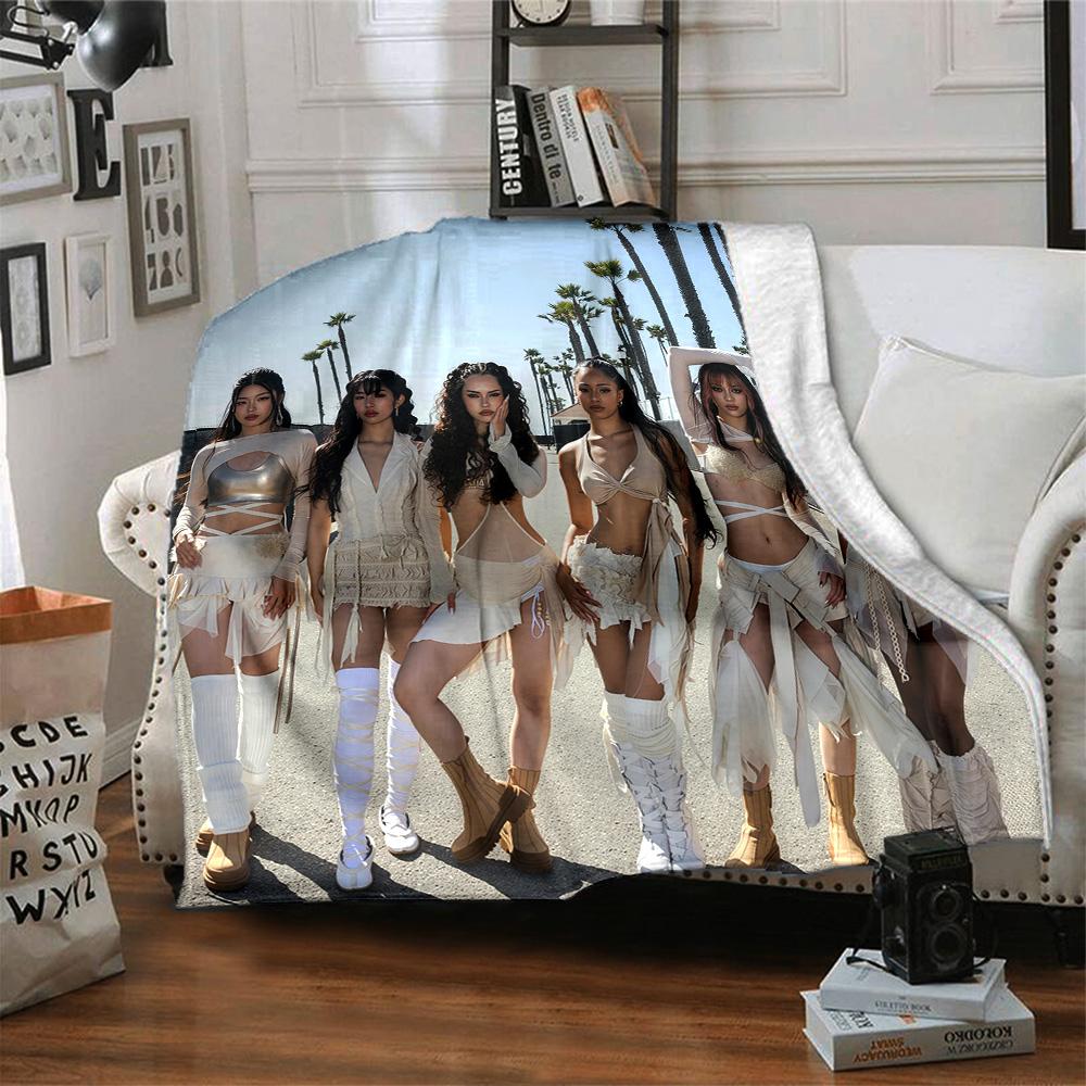 Beachside Fashion Show Flannel Blanket Super Soft Warm Cozy Blanket For Sofa Bed Office Travel Allseason Home Decor Gift