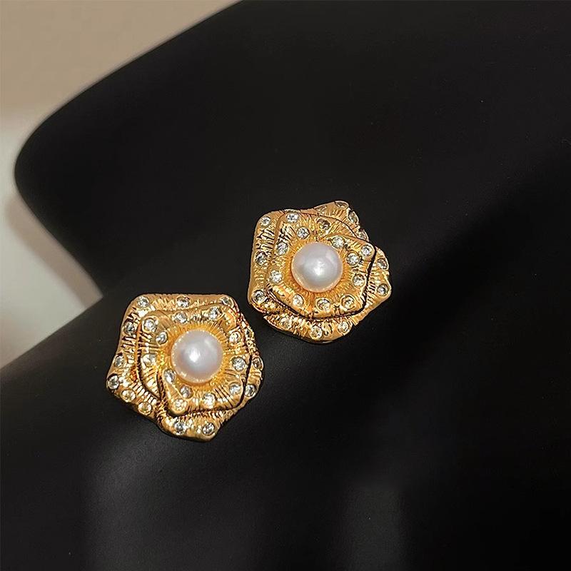 Zircon Camellia Pearl Stud Earrings Niche French Elegant High-end Earrings Fashion Light Luxury Versatile Earrings