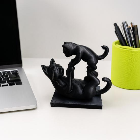 3D Printed Cat Figurine Black Figurine, Modern Kitten Statue, Animal Shape Office Desk Figure Decoration for Home Office, Gift Lovers