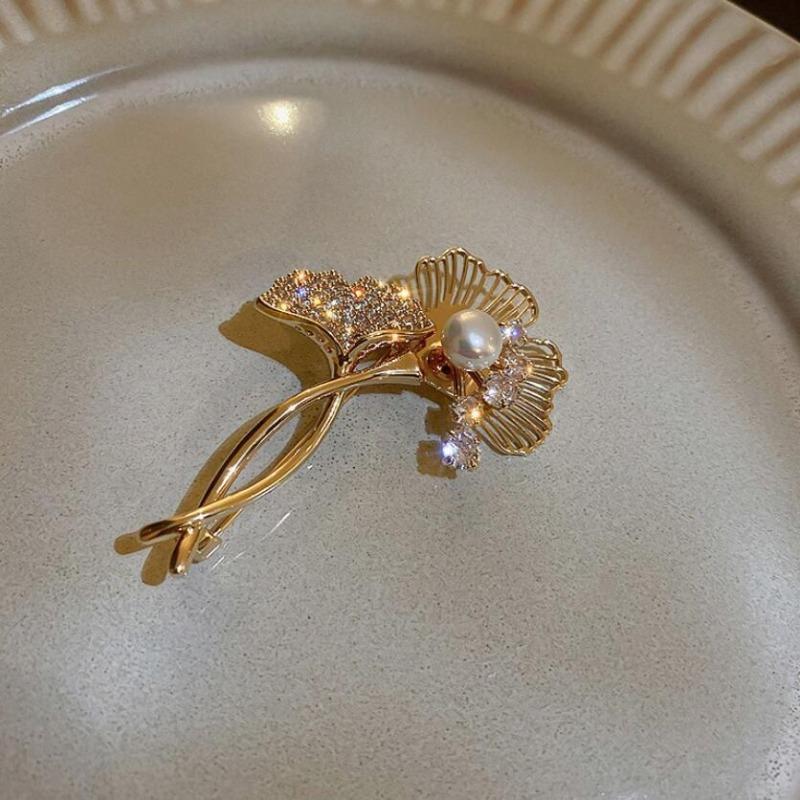 

Pearl Ginkgo Leaf Brooches for Women Suit Accessory Casual Party Friends Accessories New Years Gifts
