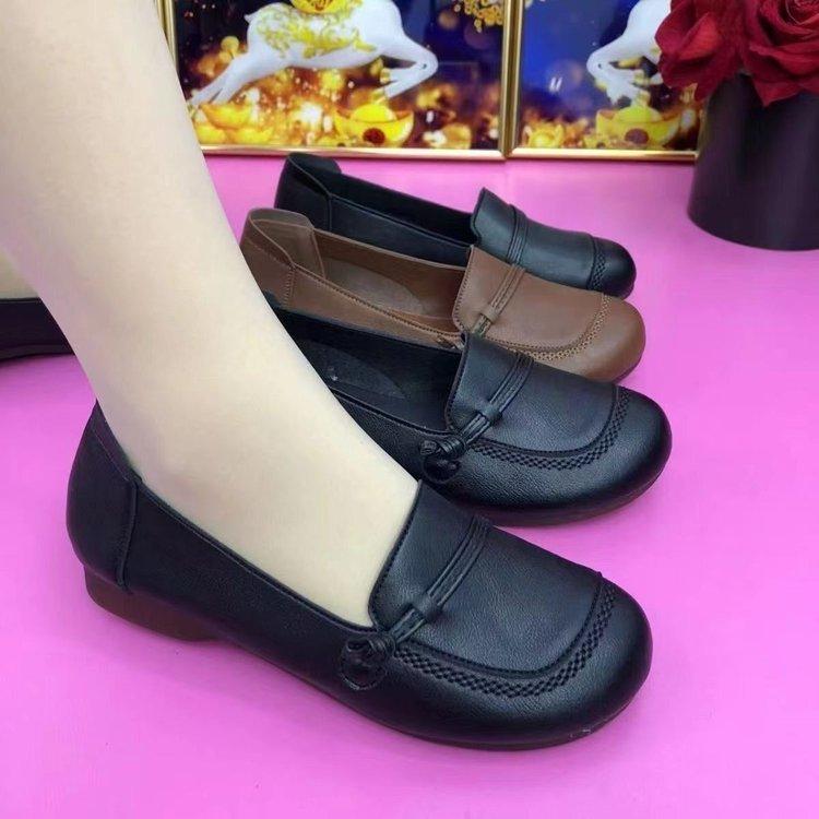 Leather single shoes women's 2025 new autumn soft leather soft-soled middle-aged and elderly mother shoes comfortable flat-soled non-slip wide-footed