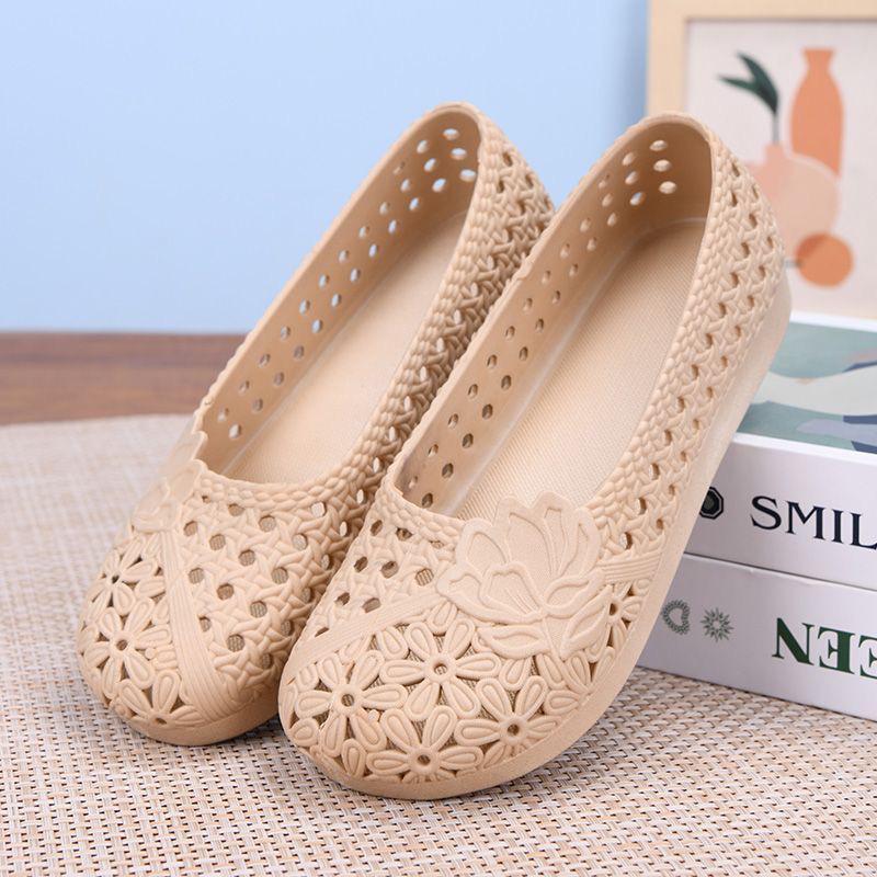 Women's Fashion Crocs: Casual, Non-slip, Breathable Hollow Sandals for Moms - Slip-on Work Shoes
