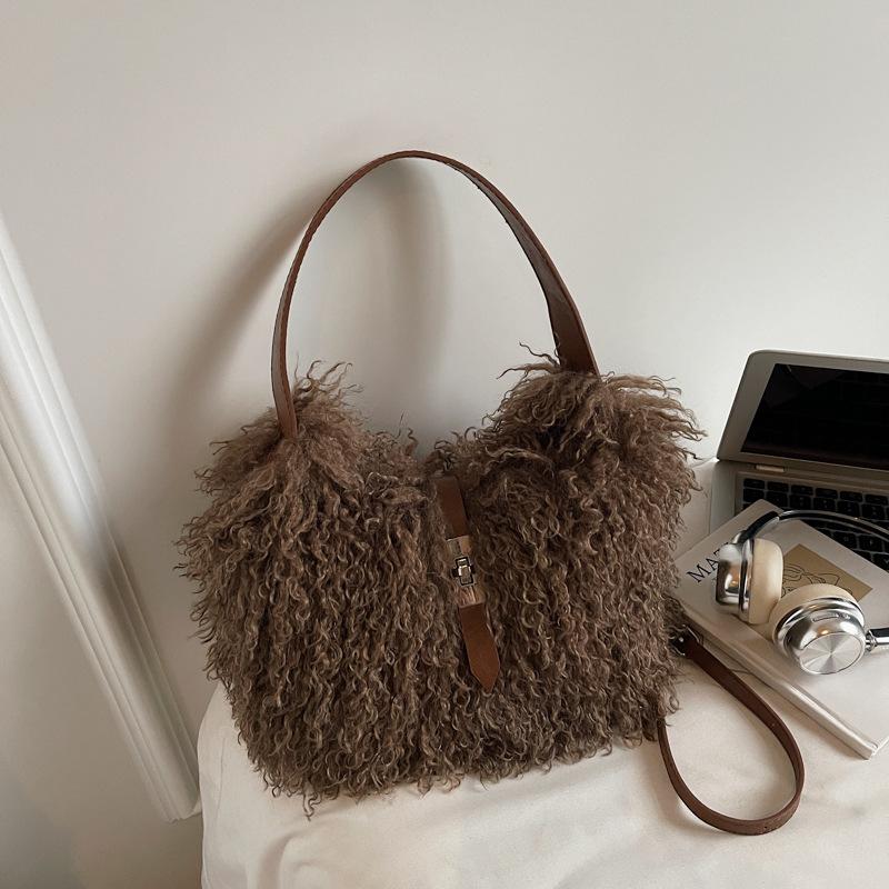Niche Design Plush Bag Women's 2025 New Messenger Bag Single Shoulder Underarm Bag Autumn and Winter Popular Plush Bag