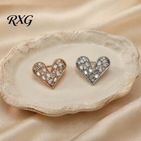 Love Brooch Brooch, with Shiny Rhinestone Decor, Strong Buckle Secure Fit Sturdy Elegant Pin Alloy Classic Heart Shape Versatile Clasp Pin, for Coats