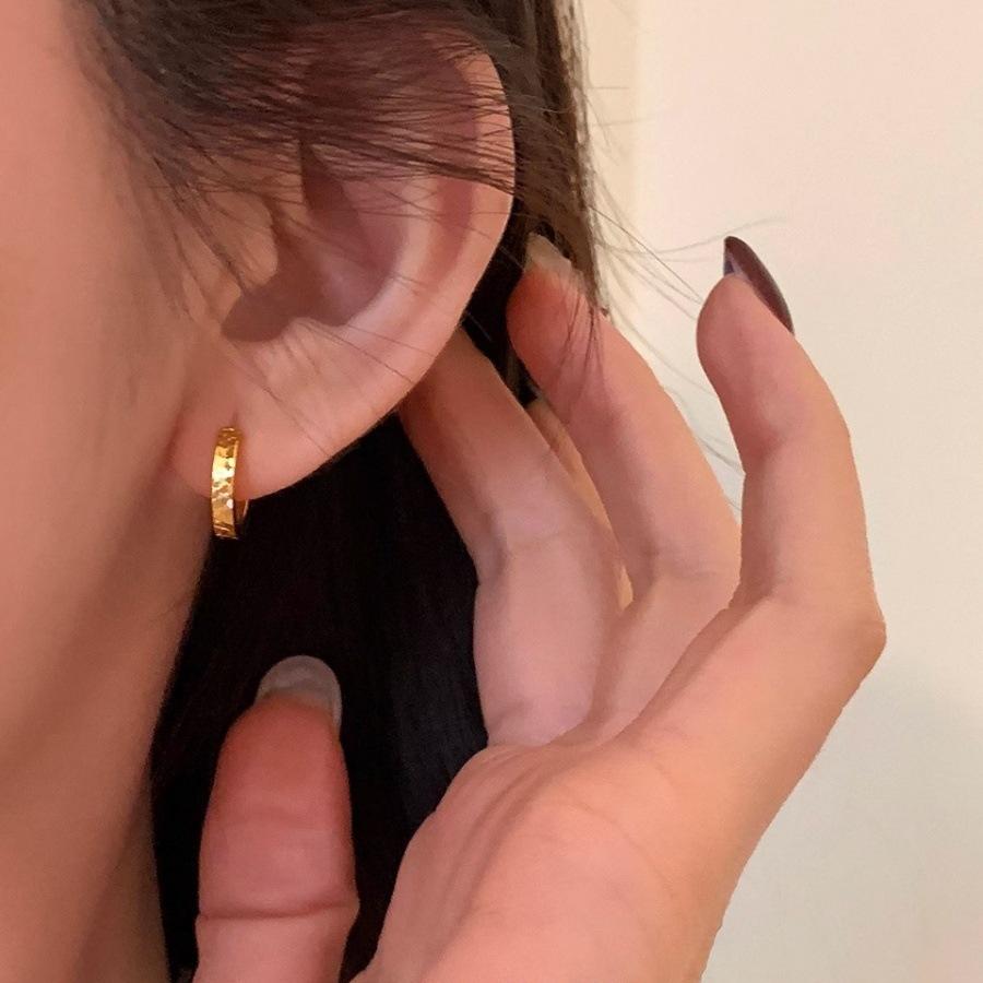 Laser crushed ice ice ear buckle earrings 2025 popular simple niche design earrings ear jewelry