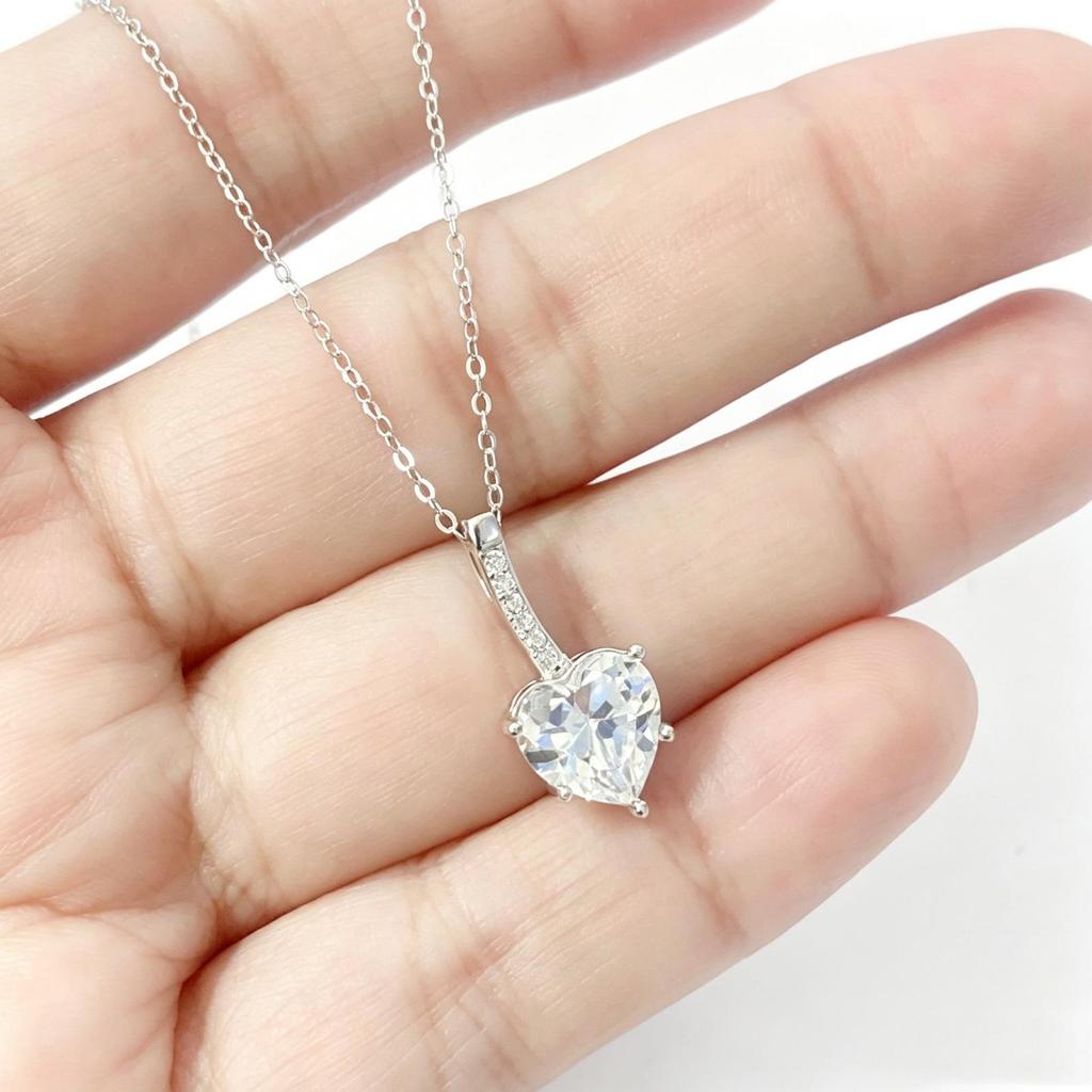 S925 Sterling Silver Heart Zircon Pendant Necklace - Fashionable, Versatile Clavicle Chain for Women with a Luxurious Feel.