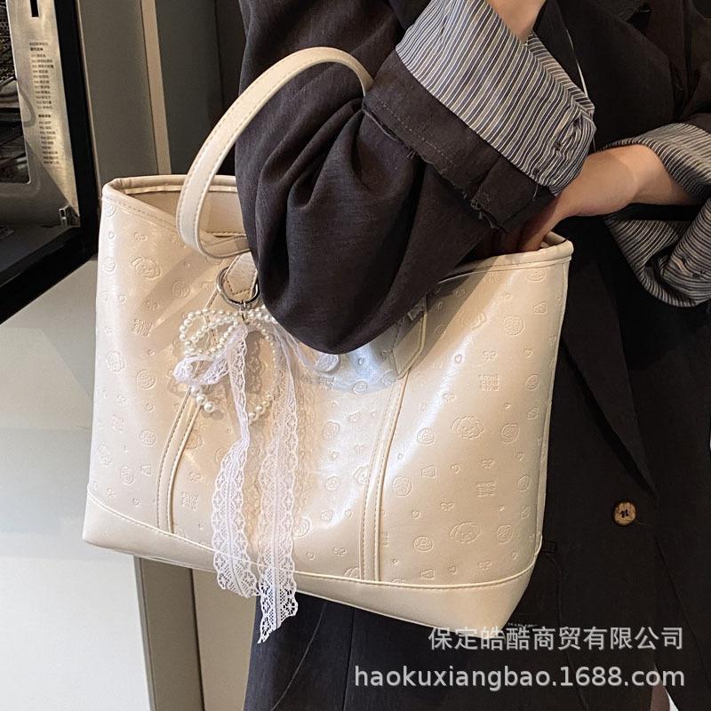 Tote bag female college students class 2025 new large-capacity bag casual shoulder bag summer Korean commuter bag