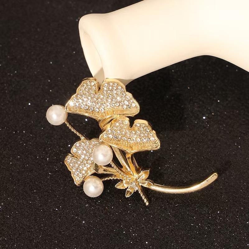 Antiker Charme Neuer Ginkgoblatt Imitationsperle Legierung Brosche Elegant Klassisch Party Luxuriöses Kleid Mode Passende Accessoires