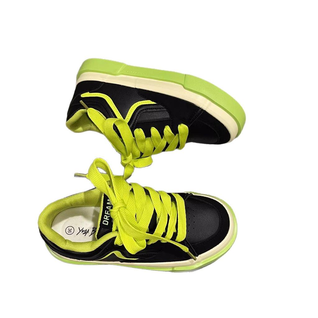 Niche design sense casual board shoes female student 2025 new trendy and versatile fashion canvas shoes flat-soled sports shoes