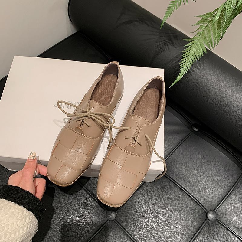 

2025 осень и зима новая осень и зима бархатный толстый каблук маленькие кожаные туфли женские британские плетеные квадратный носок на шнуровке овчина низкий документальный 40