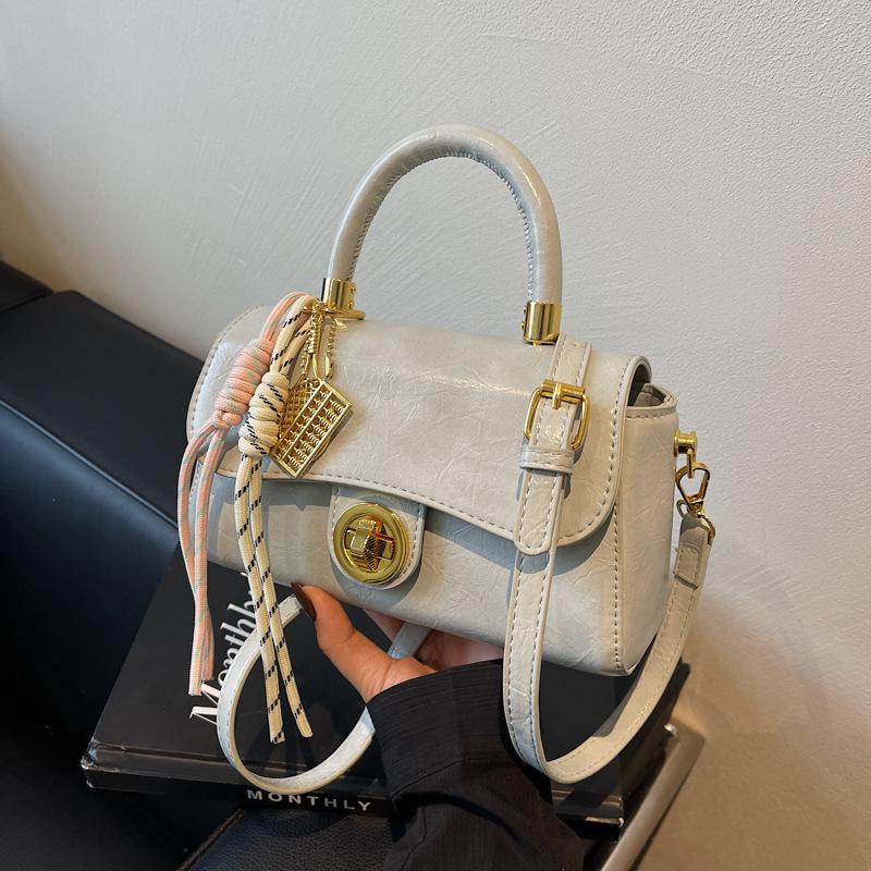 Premium Sense Portable Small Square Bag Women's New Popular Versatile Shoulder Messenger Bag Retro Commuter Bag