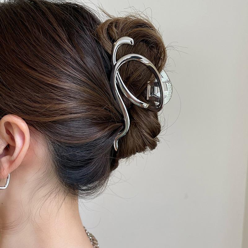 1pc Fashion Minimalist Metallic Hair Claw Clips Curved Designs Perfect for Chic Updos Daily Elegance Trendy Hair Accessories