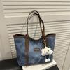 Street Style Tote Bag For Women With Special Material And Large Capacity For Daily Use