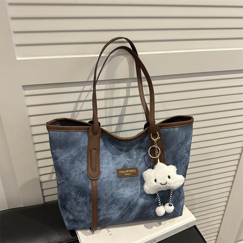 Street Style Tote Bag For Women With Special Material And Large Capacity For Daily Use
