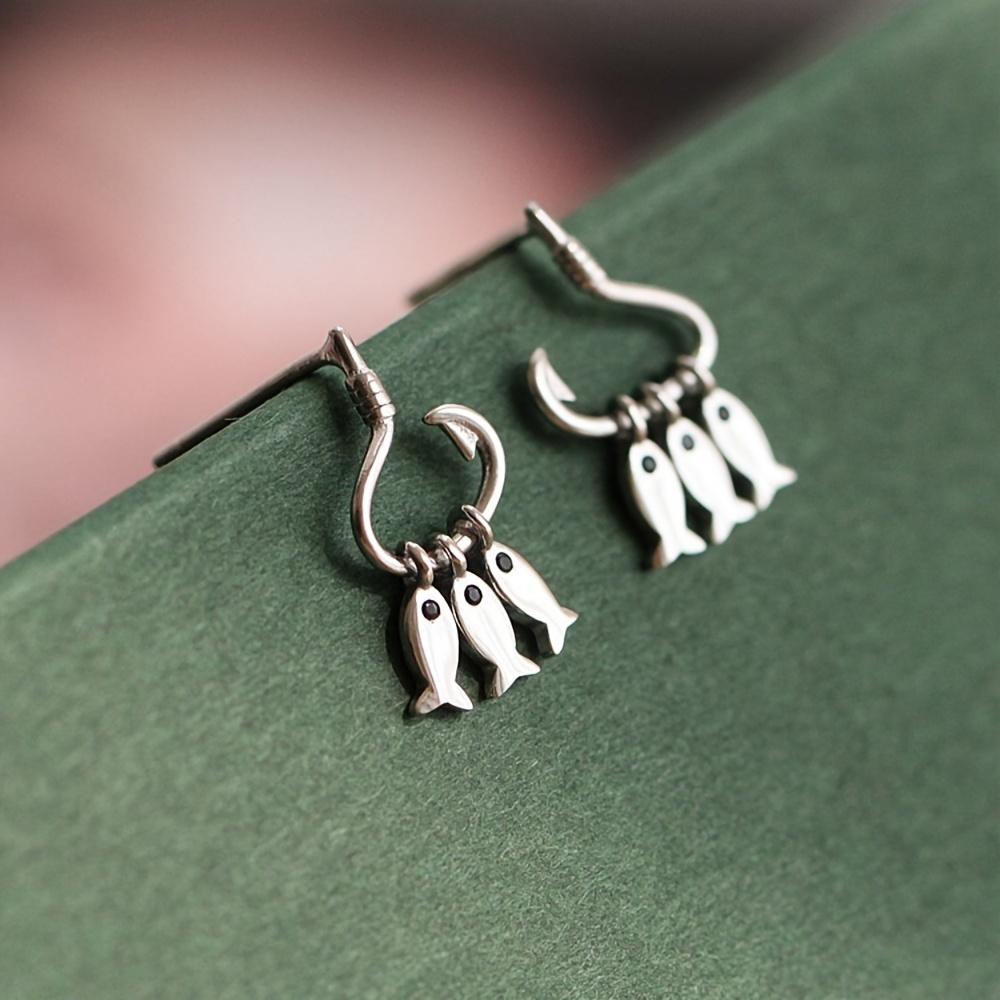 1 Pair of Unique Fish Hooks, 3 Small Fish Short Tassel Earrings, Simple and Cute Earrings for Girls