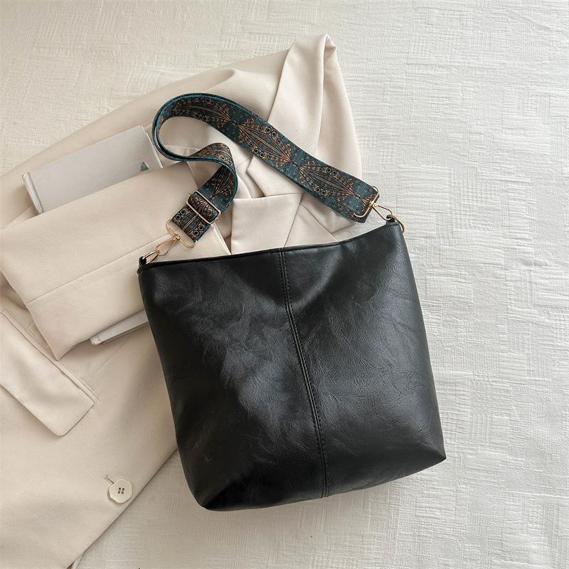 Retro Solid Color Shoulder Bag for Women New Large Capacity Shiny Soft PU Shoulder Crossbody Bag Underarm Tote Bag