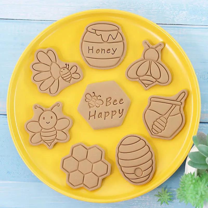 3D Bee Cartoon Cookie Cutters 8Pcs Plastic DIY Baking Mould Fondant Biscuit Cutter Set Home Kitchen Pastry Baking Tools Supplies