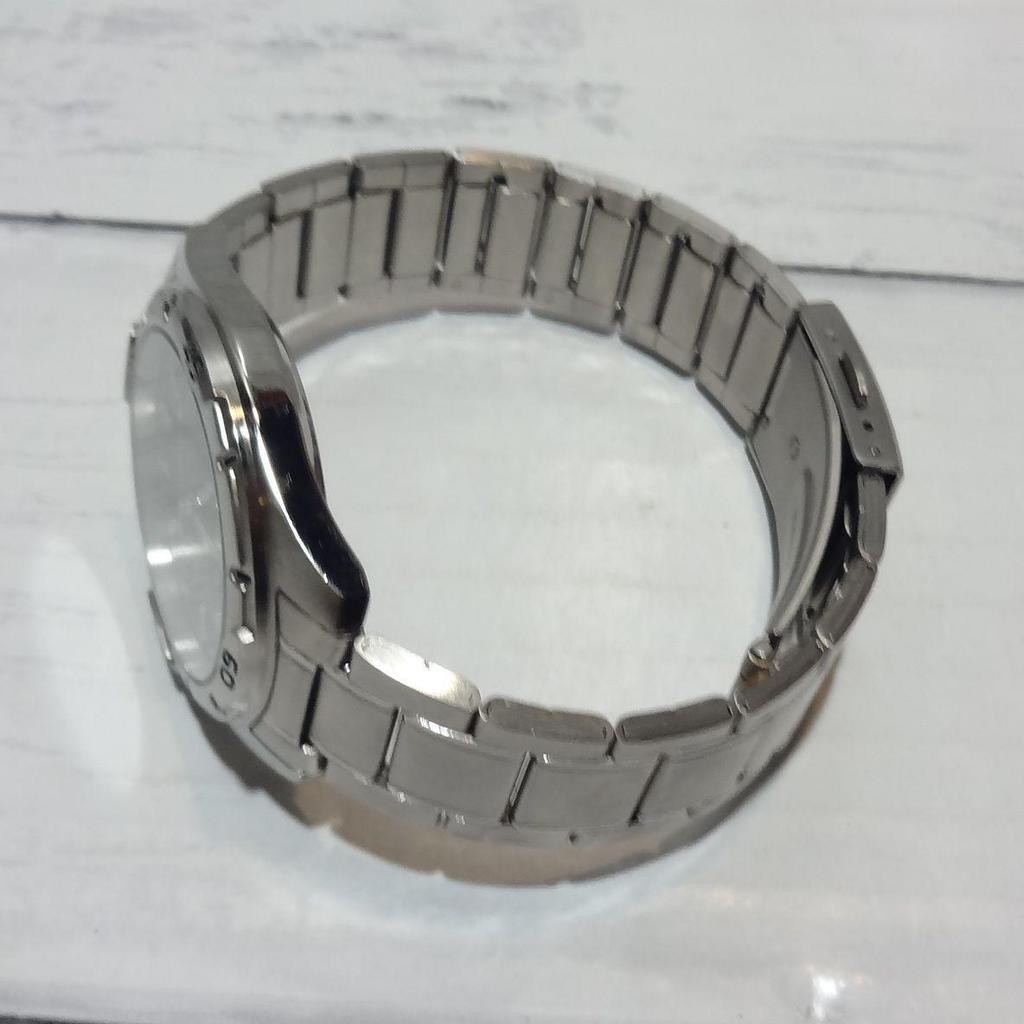 Used Simple analog clock CASIO MTP-1244 New battery Operates well