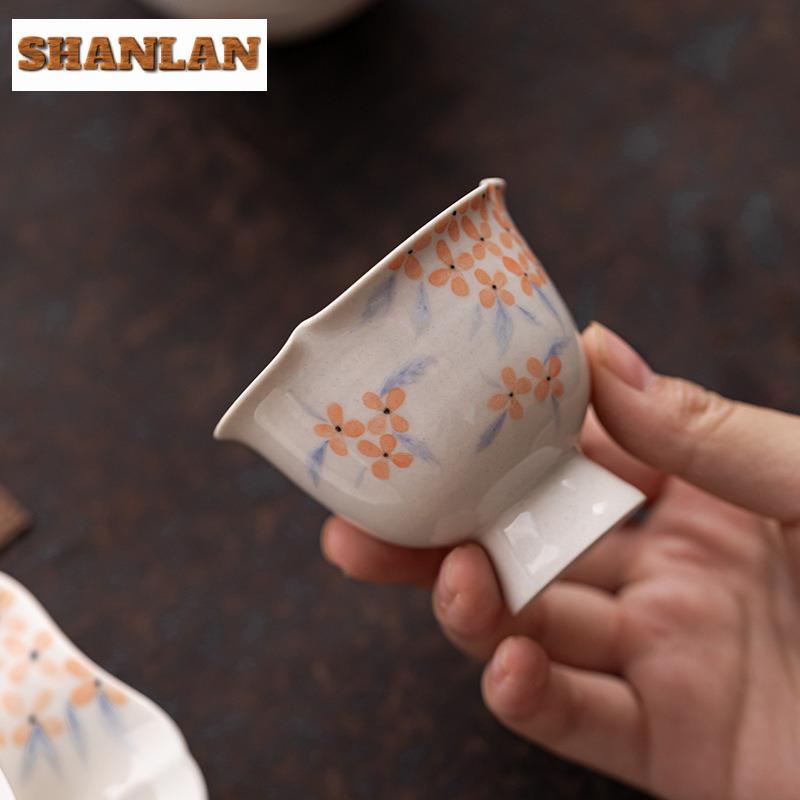 70 ml Handgezeichnete Aprikosenblüte Hoher Fuß Teetasse Kreative Teeschale Muster-Teetasse Dufttasse Chazhan Meistertassen Teegeschirr