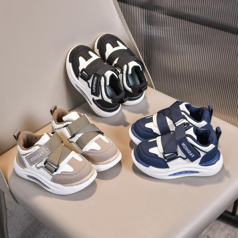 Children's sneakers boys spring and autumn new boys bread shoes board shoes men's cool handsome girls shoes white shoes