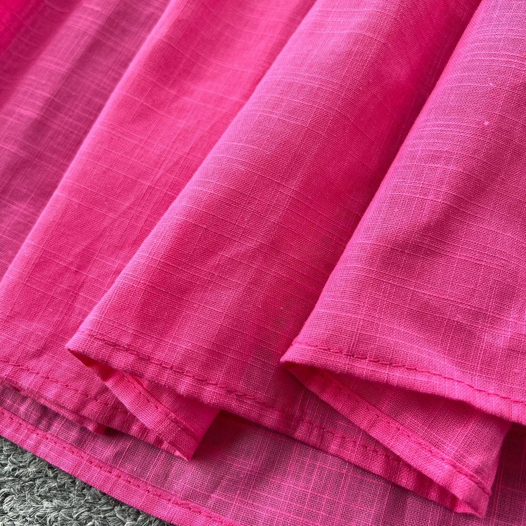 A Slimming Women's Dress with Off-the-shoulder Straps and Ruffles