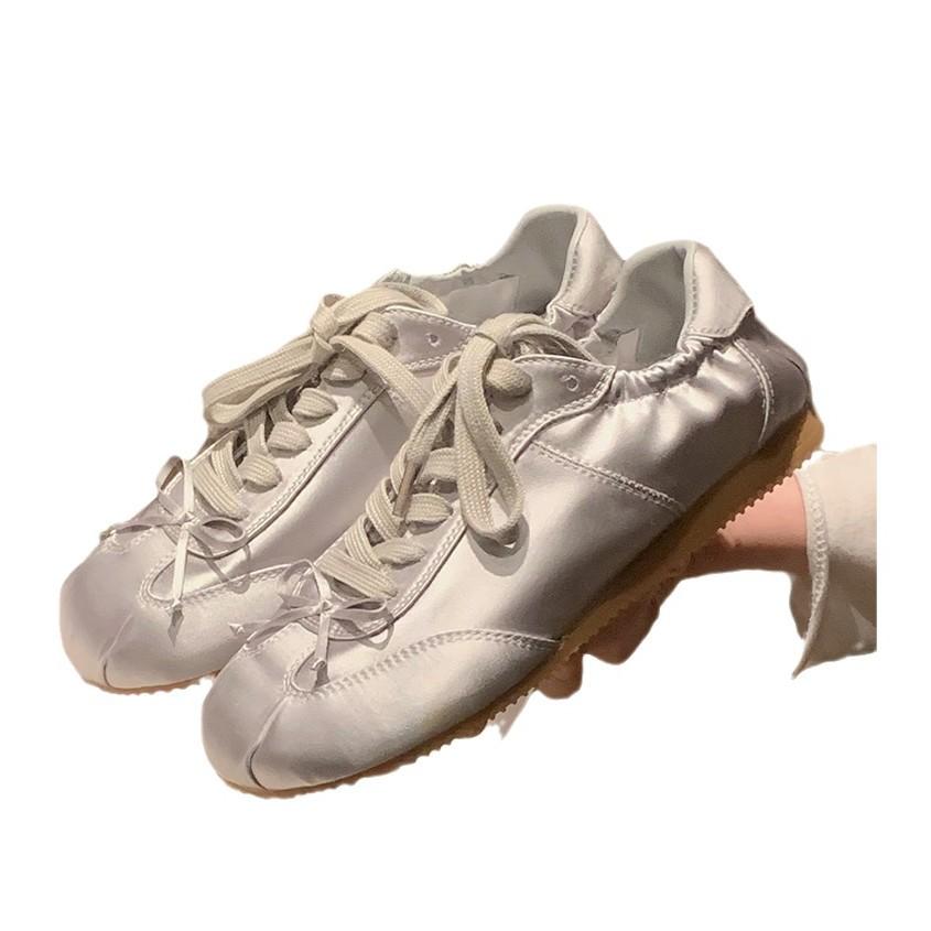 Sheepskin version~ Grape mother has the same ballet style, sweet girl, round head satin sports board shoes, bow, casual moral training