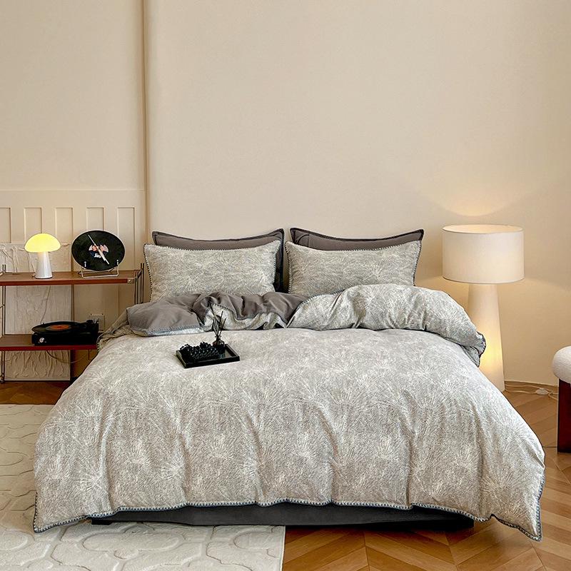 2025 New All-Cotton Flannel Bedding Set: Thick Quilt Cover, Triangular Edge, Warm Bed Sheet