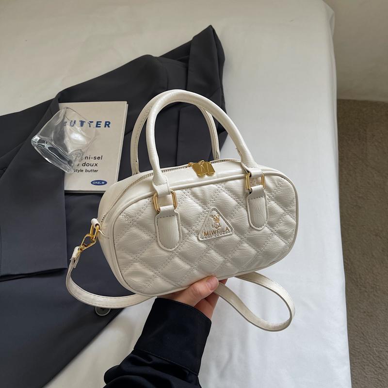 2026 New Women s Embroidered Diamond Pattern Handbag Small round Crossbody Shoulder Bag Stylish Ladies Purse Trendy Women s Clut