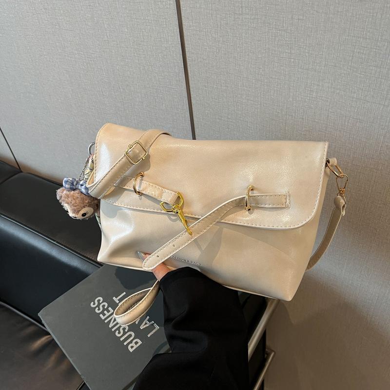 2025 Spring and Summer New Bag Cover High Value Leather Sense Solid Color Large Capacity Texture Envelope Single Shoulder Oblique Span Bag Women