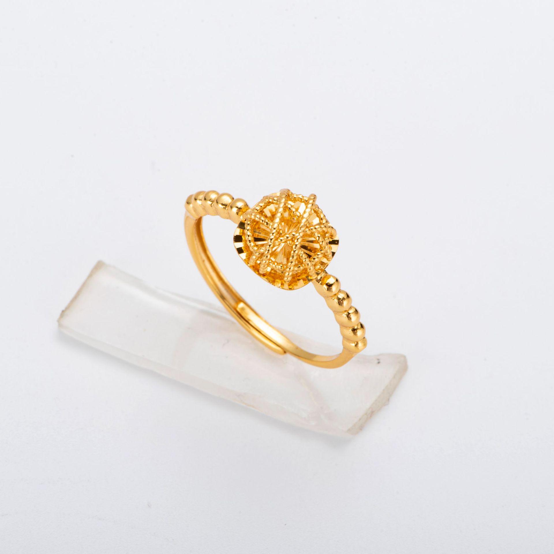 

Кольцо с филигранью «Звездный свет» и серьги-пусеты «Матовое сердце»