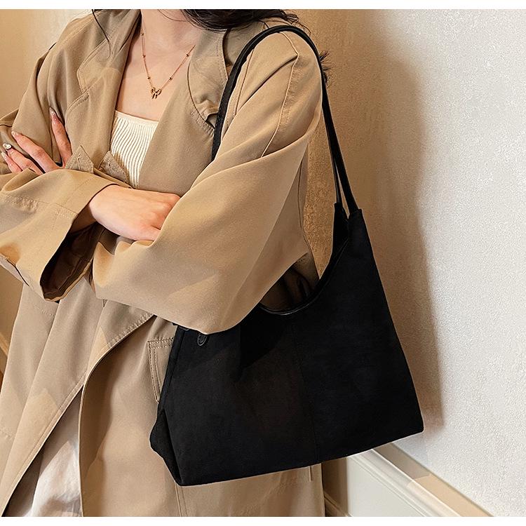 Elegant Suede Retro One-Shoulder Tote: Versatile, Large-Capacity Crossbody for Casual Commutes
