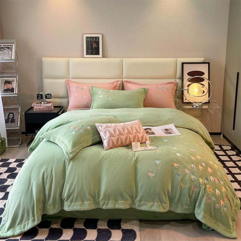 A klasės pieno aksomas keturių dalių žieminis šiltas sutirštintas dvipusis aksominis antklodės užvalkalas didelio tankio matinis vienspalvis raižytas aksomas