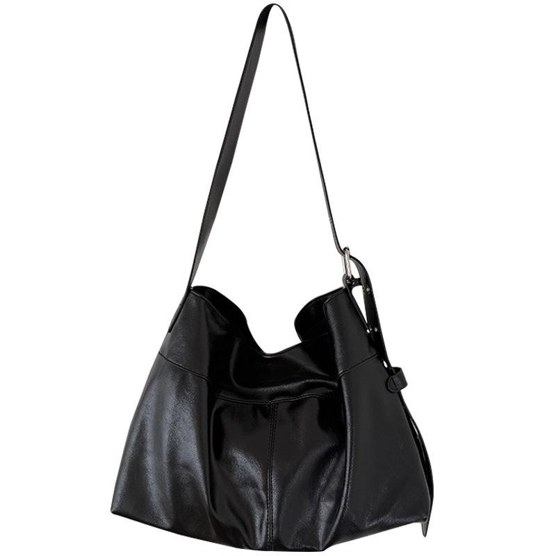 Wide Shoulder Strap Single Shoulder Bag with A Laid-back Style, Large Capacity, Suitable for Commuting, and A Slanted Tote Bag.