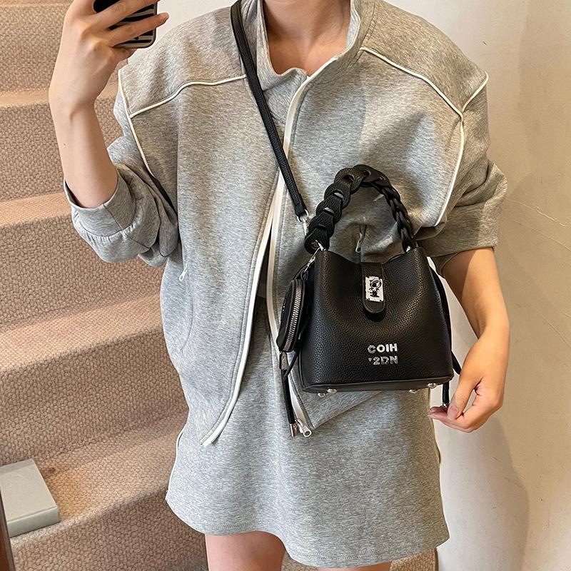 

Retro Colorblock 2025 Handbag - Versatile Casual Shoulder/Crossbody Bag чорний