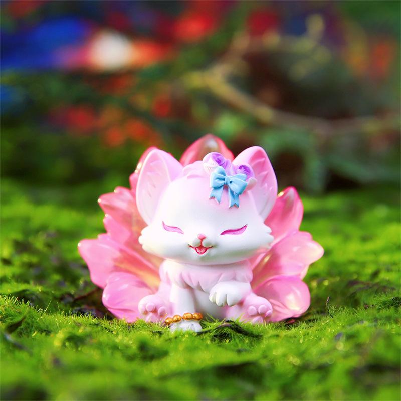 Handcrafted Gradient Nine-Tailed Fox Figurine - Ancient Style Cartoon Blind Box